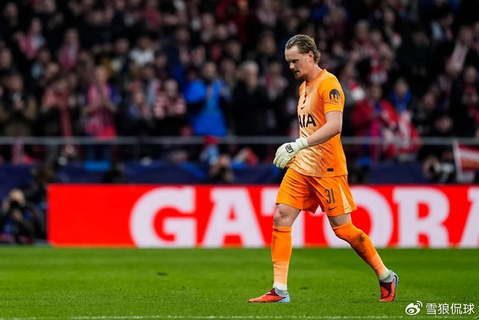 开云平台-造孽!热刺22岁门将欧冠2度送礼16分钟被换下 本赛季英超0出场|金斯基|图多尔|托特纳姆热刺|维卡里奥|阿尔瓦_新浪新闻