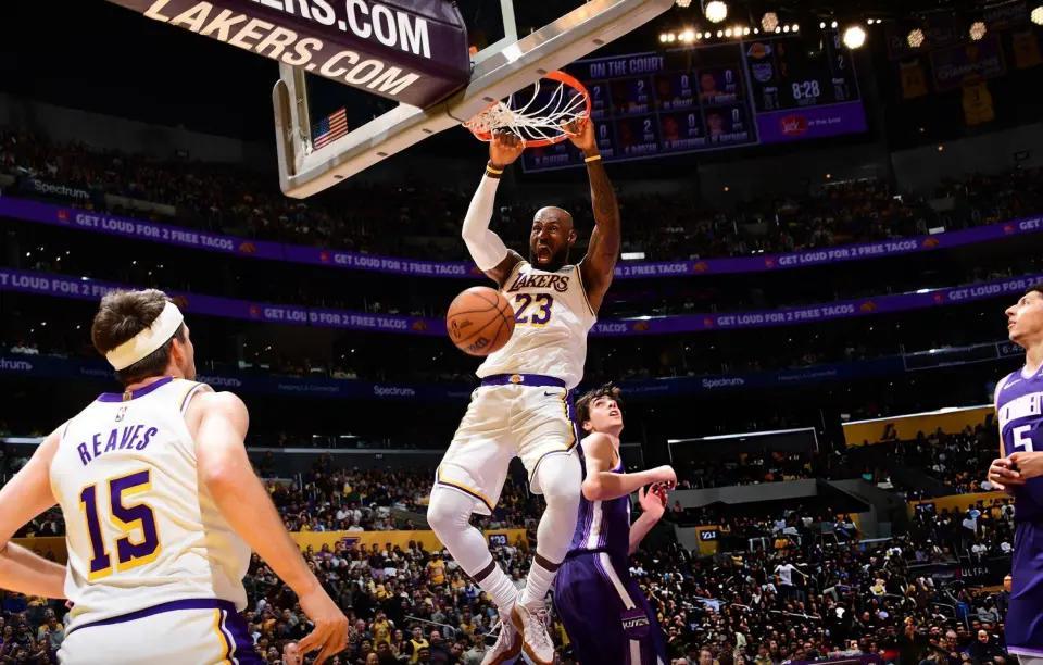 开云体育-胜国王取2连胜！湖人2战送63次助攻，东契奇终于像詹姆斯那样打球